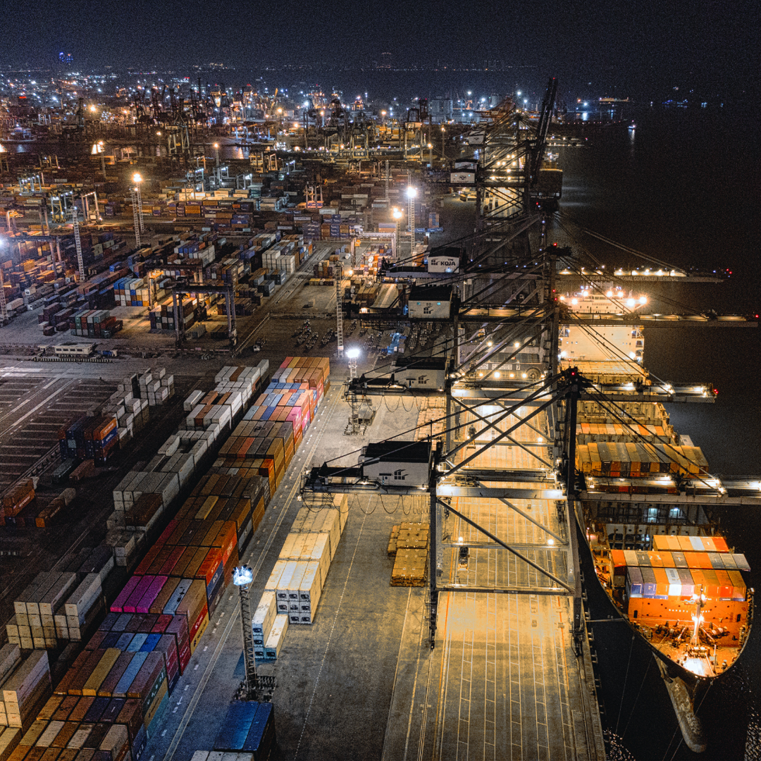 Loading racks and vapour-collection headers